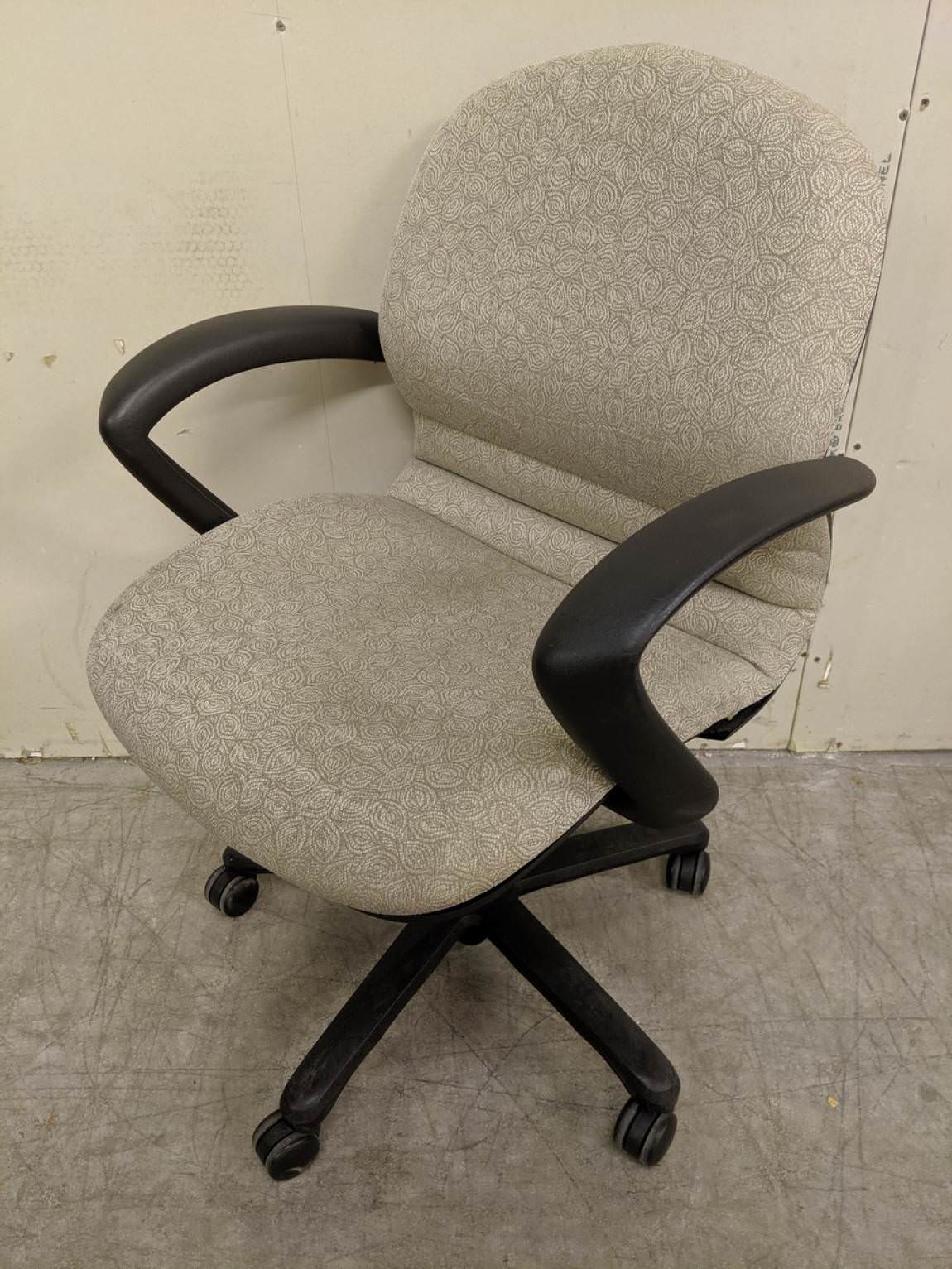Steelcase Beige Low-Back Rolling Office Chair 