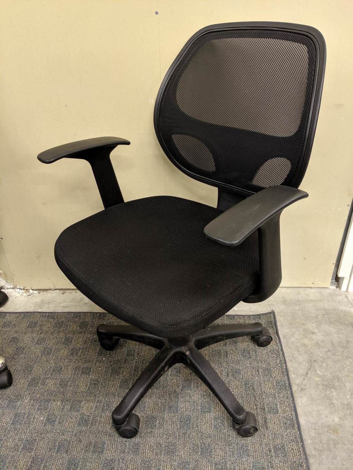 Black Mesh Back Rolling Office Chairs 