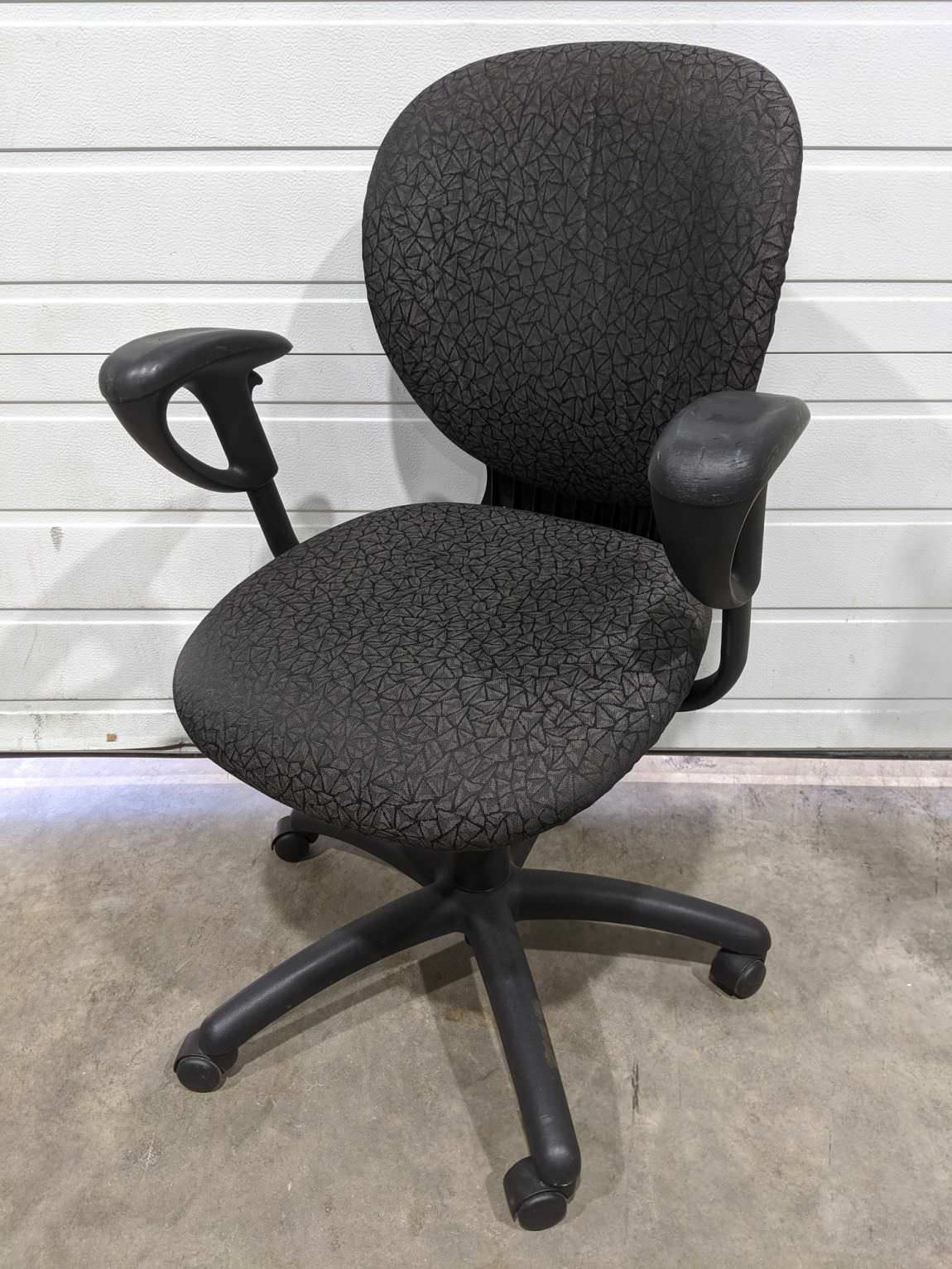 Black and Gray Patterned Rolling Office Chair