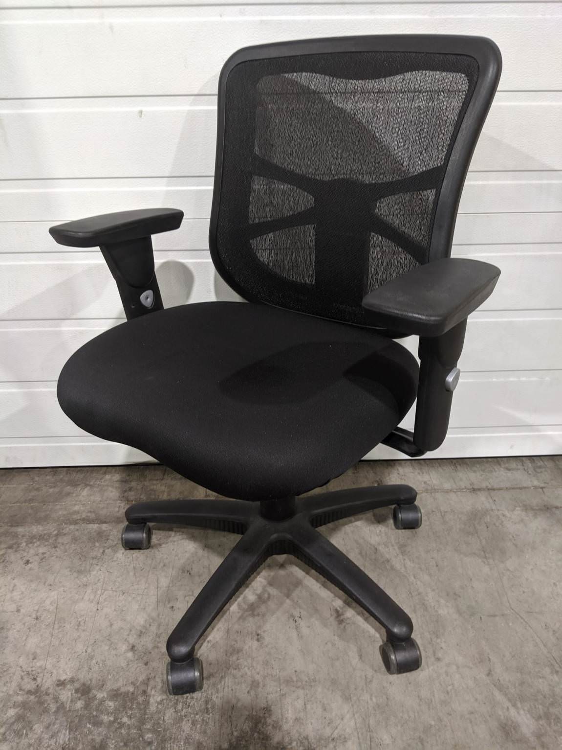 Black Mesh Back Rolling Office Chair