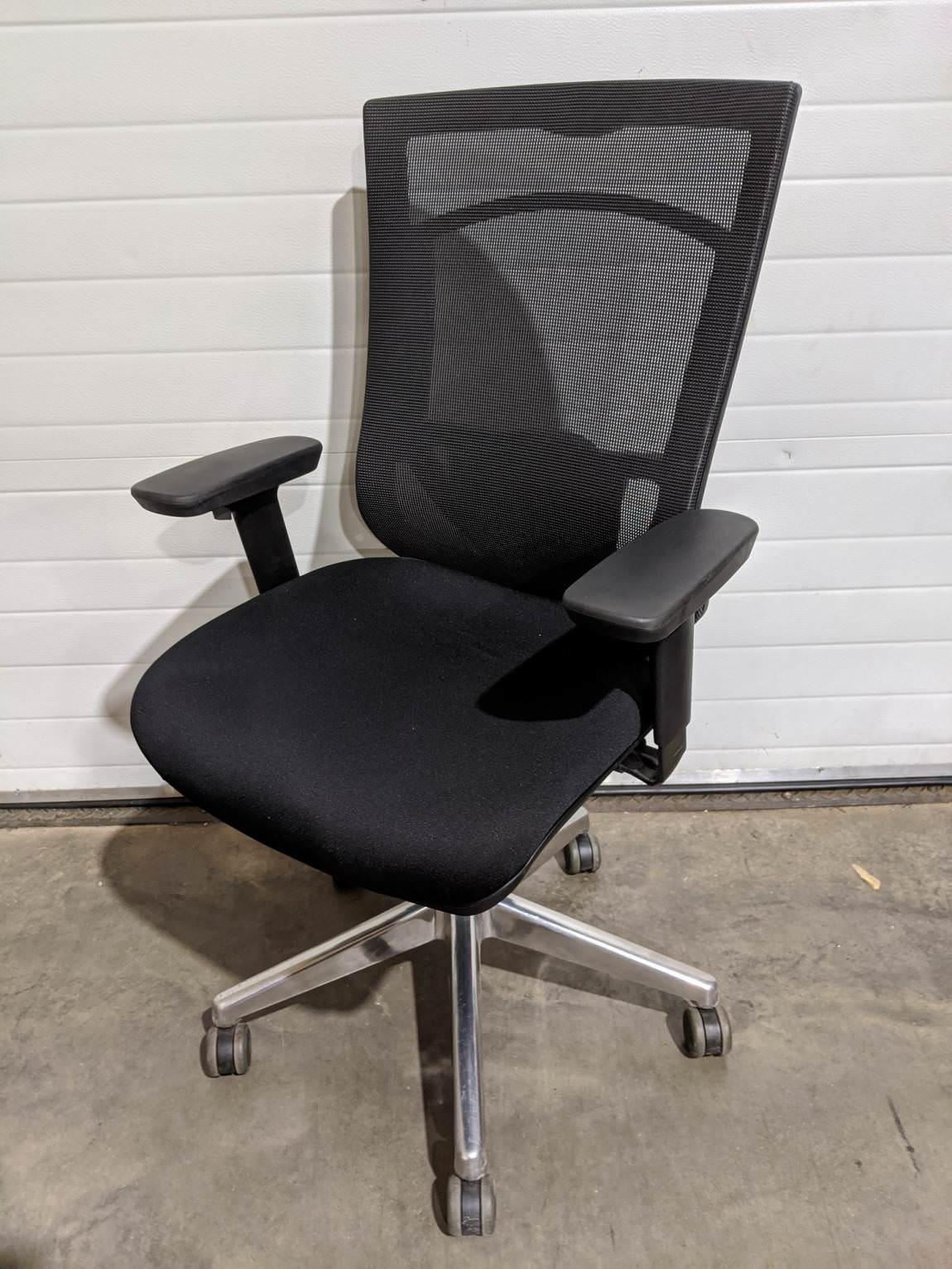 Black Mesh Back Rolling Office Chairs with Chrome Base