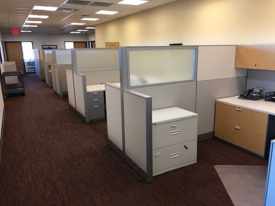 Knoll Dividends Line of 4 Cubicle Workstations 