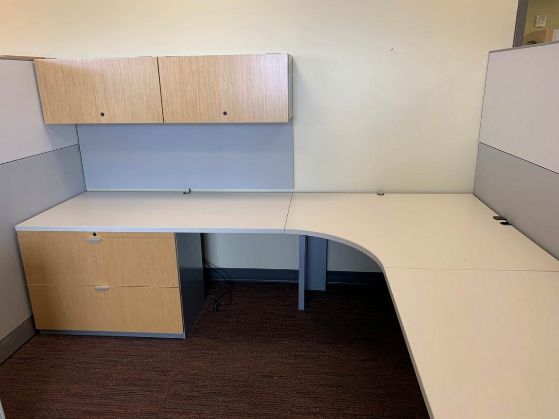 Knoll Dividends Line of 4 Cubicle Workstations 