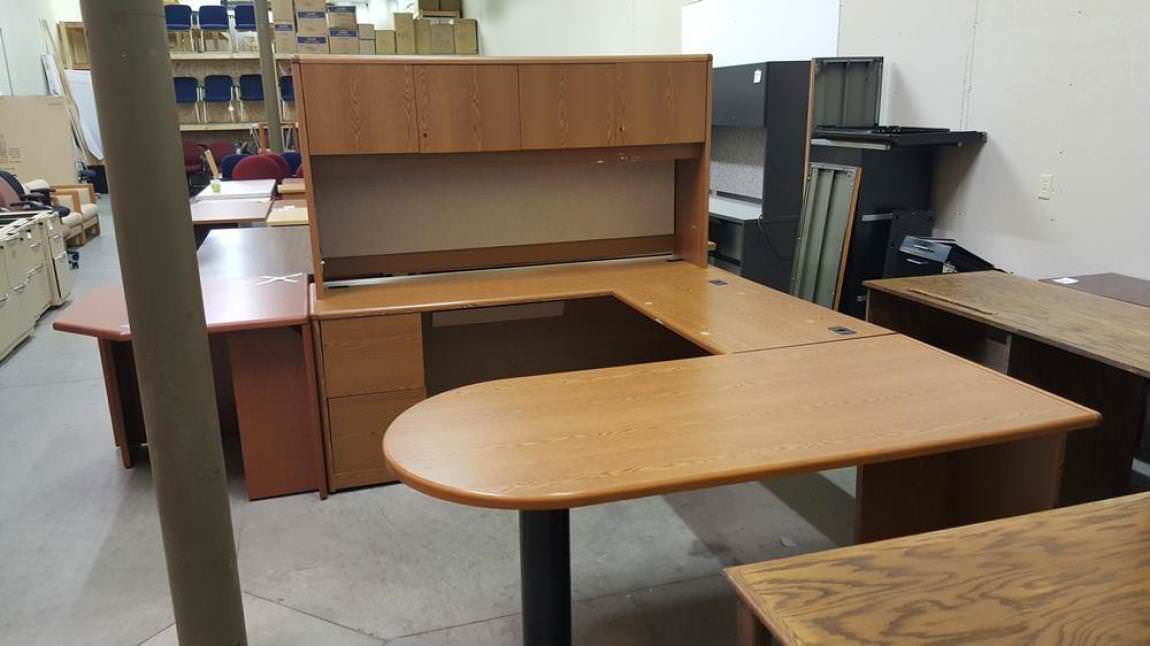 Hon U Shaped Desk With Hutch And Penninsula Madison Liquidators